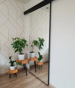 Stolik kwietnik z pnia buku lub dębu 