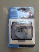 Gniazdo bryzgoszczelne z uziemieniem 