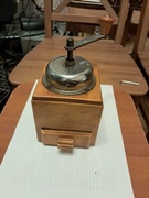 Młynek do pieprzu z rycerzem prl 