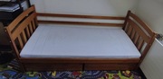 łóżko drewniane, młodzieżowe, z szufladami, stan bardzo dobry.180x80