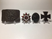 Stojak na medale z plexi