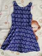 Wzorzysta niebieska sukienka H&M 36 w zygzaki pióra liście jak nowa