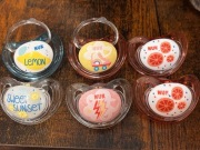 Nuk Silikonowy smoczek uspokajający Owoce Dzień&Noc 6-18 miesięcy 2 szt