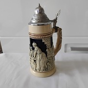 Kufel kolekcjonerski z cynową klapką; ceramiczny