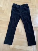 Spodnie chłopięce sztruks i dresowe r. 134 lub 8-9