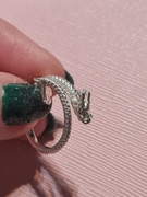 Piękny srebrny pierścionek, smok