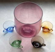 Zestaw: waza z 4 kolorowymi szklankami. Szkło kryształowe MF Lata 50. 60