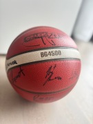 Piłka do koszykówki z autografami zawodników Górnik Zamek Książ Wałbrzych 