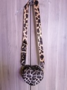 Stylowa torebka w kształcie serca z modnym motywem panterki 