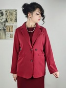 Elegancka długa dwurzędowa marynarka w kolorze głębokiej czerwieni