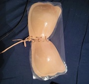 Stanik samoprzylepny ze sznurkiem 