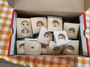 19 sztuk gniazdek elektrycznych nieużywanych ecru 