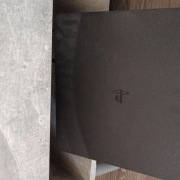 Play station 4 + pad+ 4 gry 