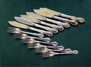 Sztućce do ryb w pudełku, amerykańskiej firmy ONEIDA Ltd. Model Croydon.