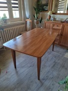 Sprzedam stół prostokątny, owalny w bardzo dobrym stanie. 