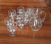 Kieliszki do nalewek z dzbankiem. Szkło gładkie bez ozdób. 10 szt. +1 dz.