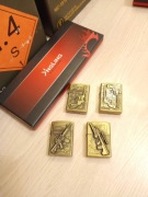 Zapalniczki benzynowe typu Zippo. zestaw 4 sztuk. Broń.