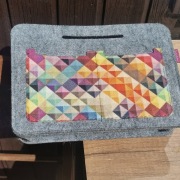 Torebka damska z filcu mała, z kieszeniami