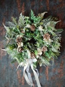 Wianek zimowy świąteczny z sankami i nartami - Mroźny Poranek 