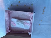 Handmade Opaska biała z włóczki z różowymi kokardkami 