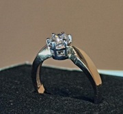 Pierscionek złoty 14 karatowy- diament  0,5ct  laboratoryjny  certyfikat