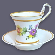 Filiżanka KPM Berlin 1837-44 Kalathos-Perlfriestasse Kwiaty Biedermeier