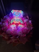 Bukiet z misiem świecącym i różami mydlanymi