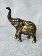 Mosiężna figurka słonia z podniesioną trąbą 