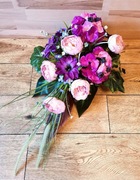 Kompozycja jak chmurka fioletowa wiązanka brudny róż cmentarz stroik płytę