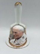 Porcelanowy dzwonek z Papieżem Janem Pawłem II marki Fenton