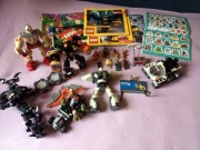 Zestaw klocków Lego, figurki, gazetki, katalogi