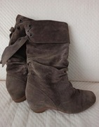 Kozaki na koturnie z naturalnej skóry zamszowej 