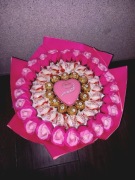 Bukiet z różami mydlanymi, Raffaello i Lindor