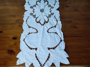 Ręcznie haftowany bieżnik 102 x 36 