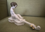 Porcelana Rosenthal figurka putto na wiolonczeli