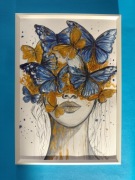 Portret kobiety pt. W motylach mi do twarzy 