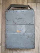 Stara metalowa apteczka 