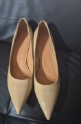 Szpilki Kazar, beżowe, nowe, rozmiar 40