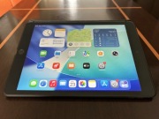 Apple iPad 9. generacji 64 GB - Gwiezdna Szarość. Stan bardzo dobry.