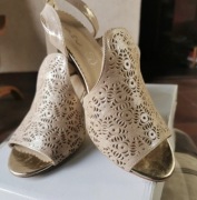 Sandały buty błyszczące na słupku polska skóra 37