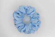 gumka do włosów scrunchie MIDI satynowa frotka błękitna niebieska pastelowa