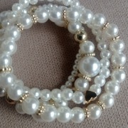 Bransoletka ze sztucznych perełek 