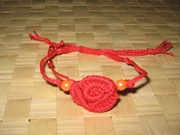 makrama bransoletka czerwona róża koraliki 4 mm i 5 mm