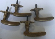 Przedwojenna, niemiecka, mosiężna klamka okienna.