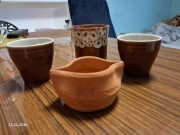 Zestaw ceramiczny brązowy kubeczki miseczka