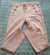 Spodnie dresowe pudrowy róż różowe r. 42 lampasy błyszczące BAWEŁNA