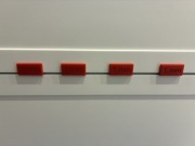 Zestaw podkładek dystansowych do montażu frontów meblowych 1–5 mm 40 sztuk