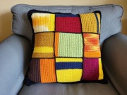 Poduszka z włóczki 45 x 45 kolorowa – nowa (1)
