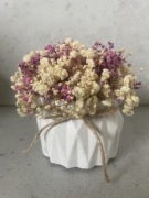 Bukiet z gipsówki stabilizowanej w wazoniku z gipsu polimerowego