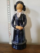 Figurka eleganckiej kobiety, figurka z ceramiki, figurka kobiety